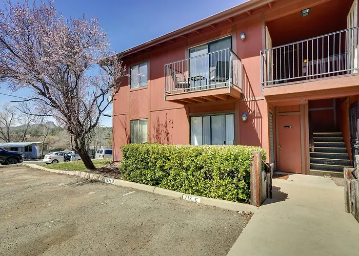 Holiday home 1 Mi To Museum: Pet-friendly