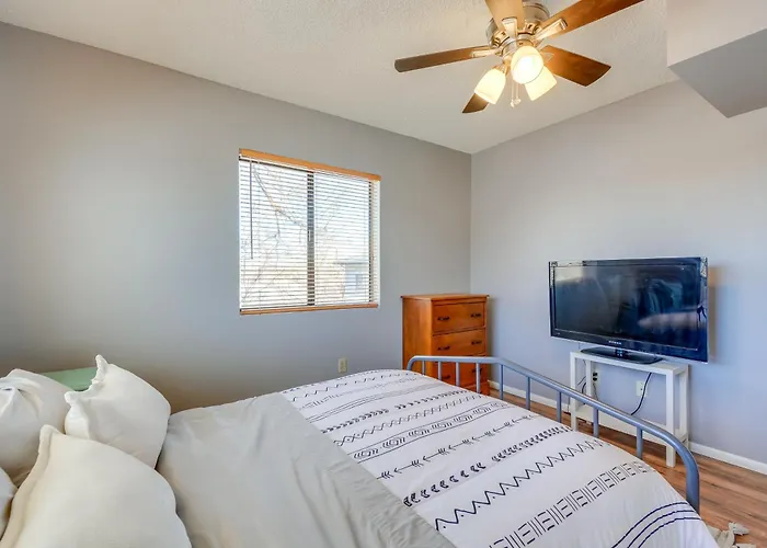 Holiday home 1 Mi To Museum: Pet-friendly