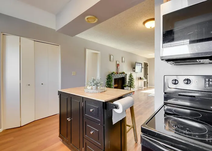Holiday home 1 Mi To Museum: Pet-friendly *