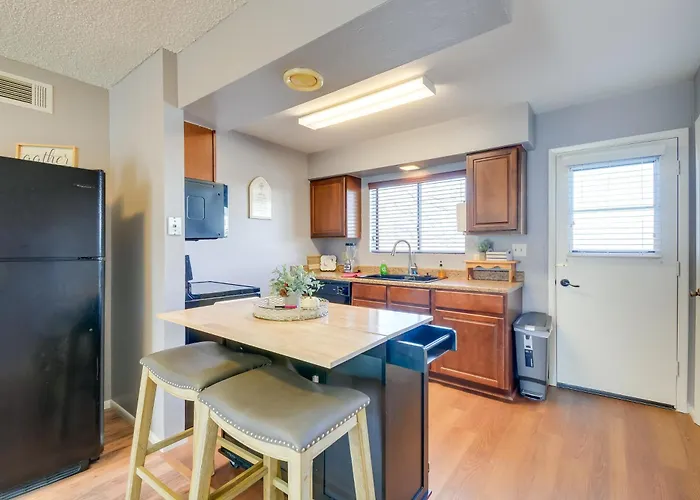 Holiday home 1 Mi To Museum: Pet-friendly *